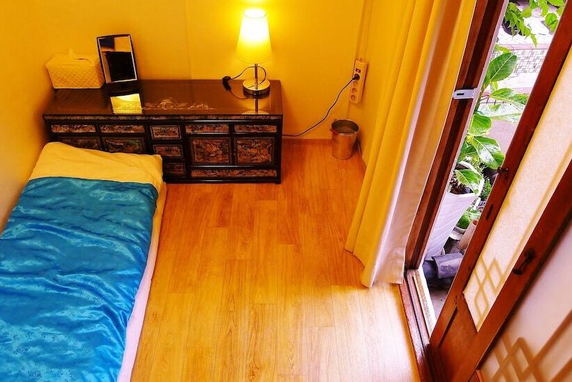 اتاق استاندارد یک نفره, Hanok Guest House 201
