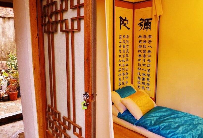 اتاق استاندارد یک نفره, Hanok Guest House 201