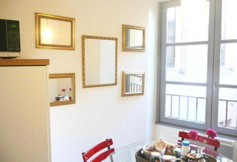 חדר משפתחתי סופריור, La Maison Debourg