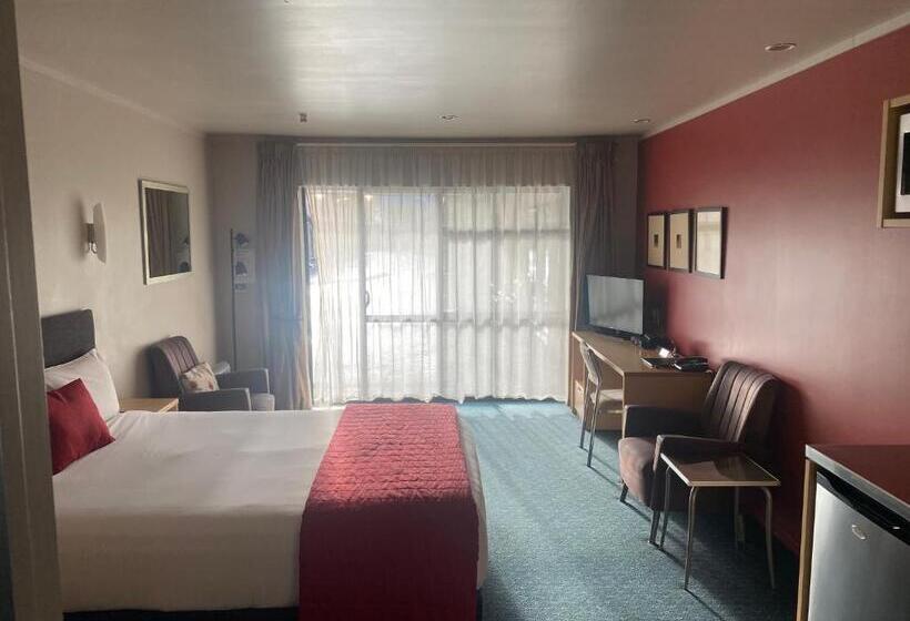 스탠다드 스튜디오, Bentleys Motor Inn