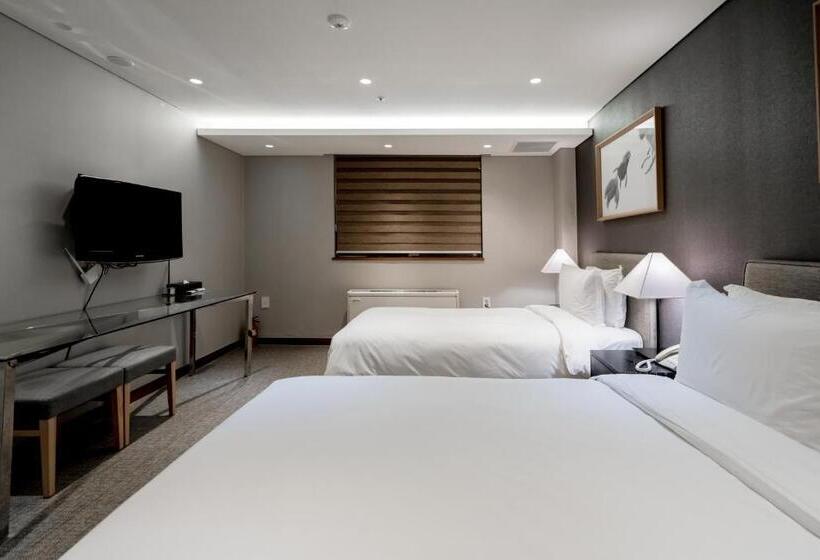デラックストリプルルーム, Oriens Hotel & Residences Myeongdong