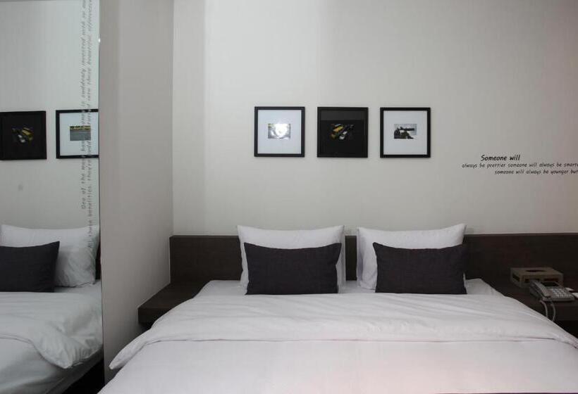 Quarto Estandar, S&