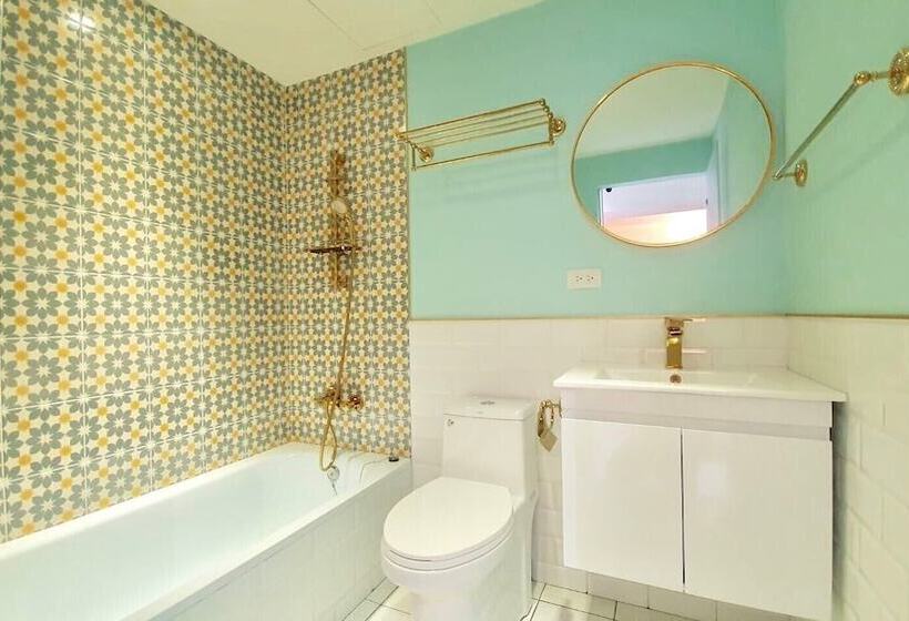 اتاق لوکس, Colors Infinity Inn