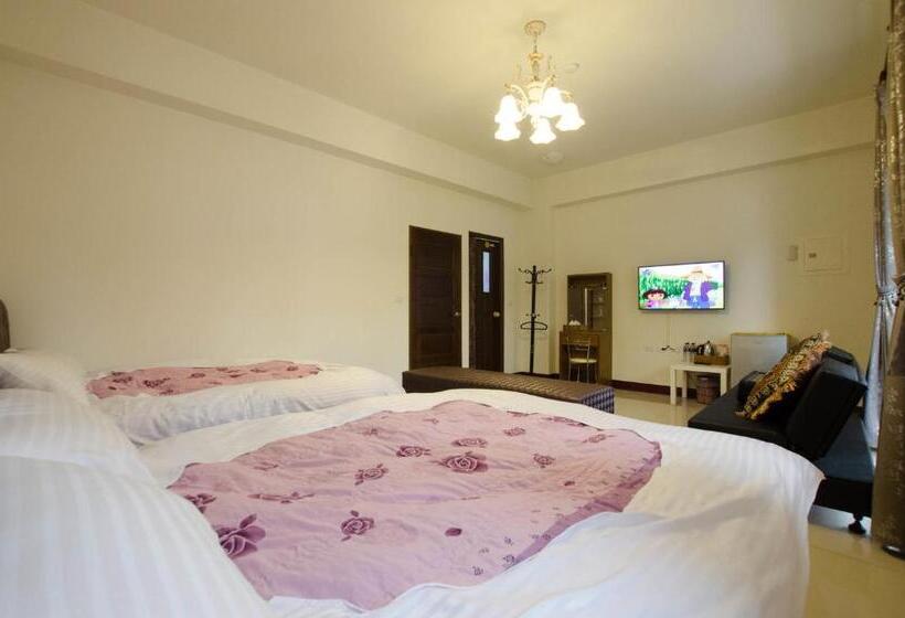 اتاق استاندارد چهارنفره با بالکن, Heyi B&b