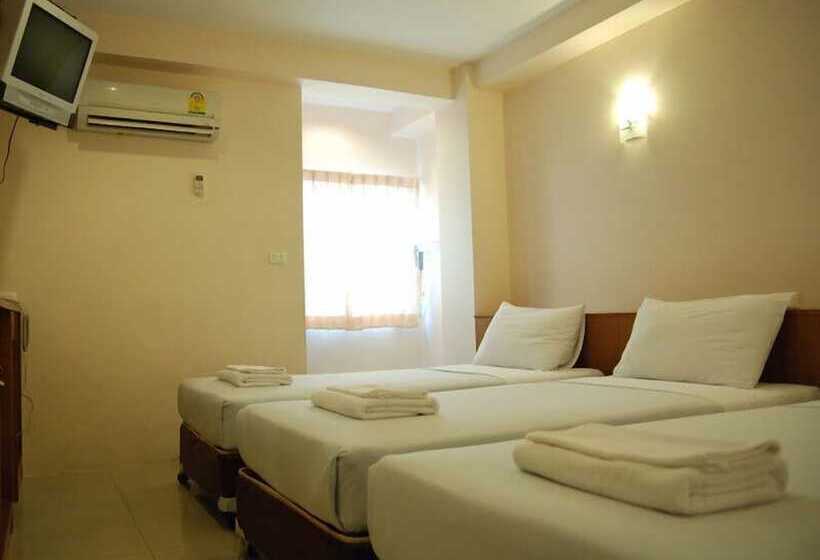 اتاق استاندارد سه نفره, Rambuttri House