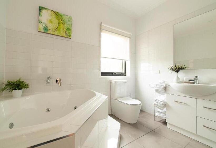 کلبه دلوکس, Hilltop Apartments Phillip Island   Adults Only
