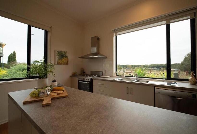 کلبه دلوکس, Hilltop Apartments Phillip Island   Adults Only