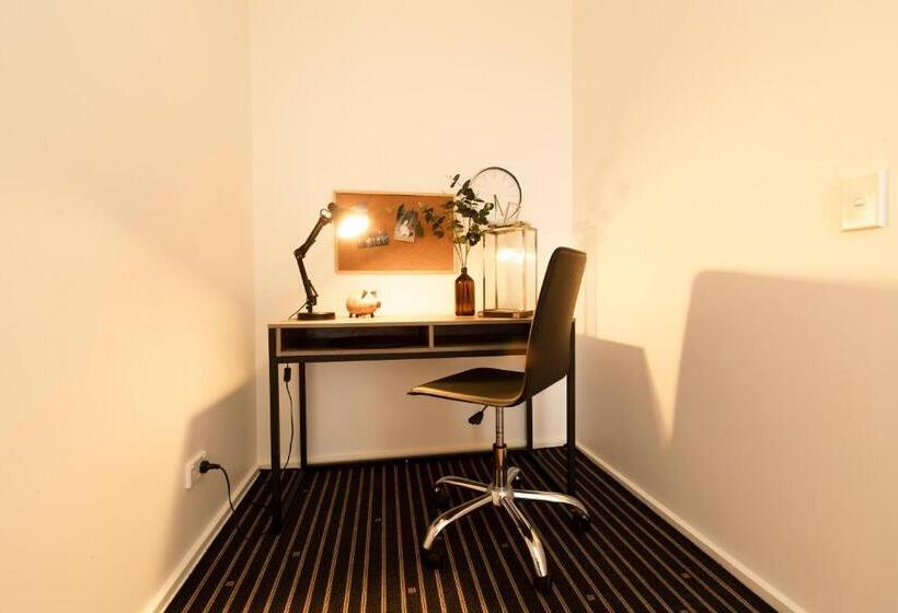 کلبه دلوکس, Hilltop Apartments Phillip Island   Adults Only