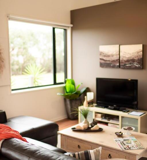 کلبه دلوکس, Hilltop Apartments Phillip Island   Adults Only