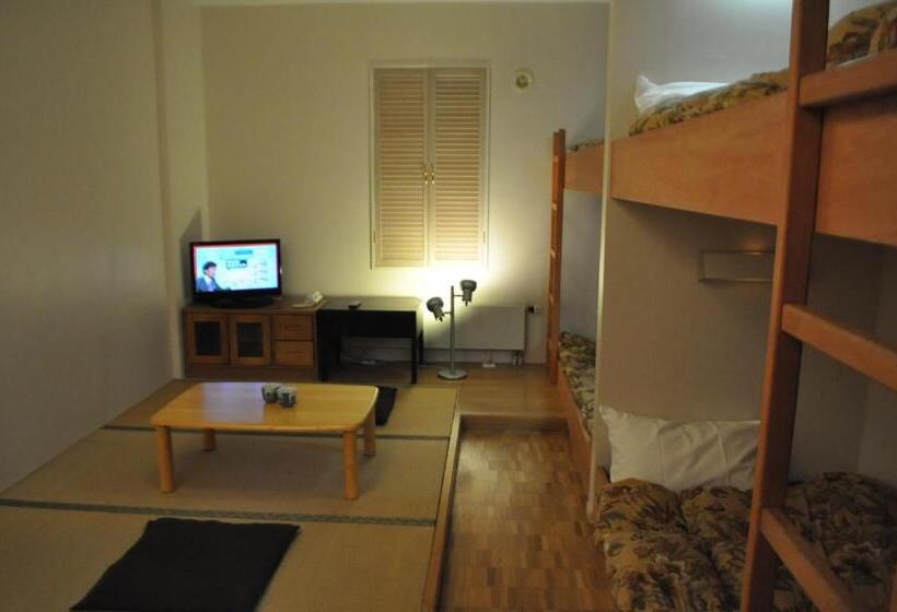 标准间带有双层共用浴室, Niseko Freedom Inn
