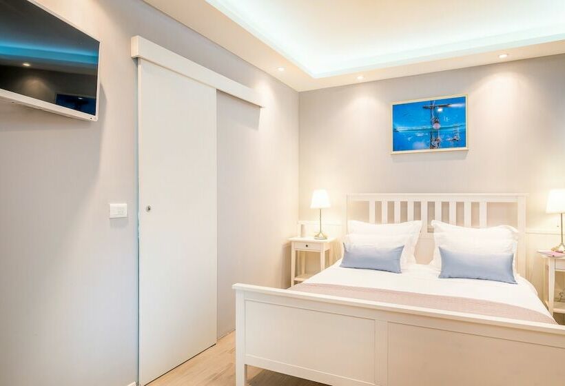 クラシックスタジオ, Serenity Split Apartments