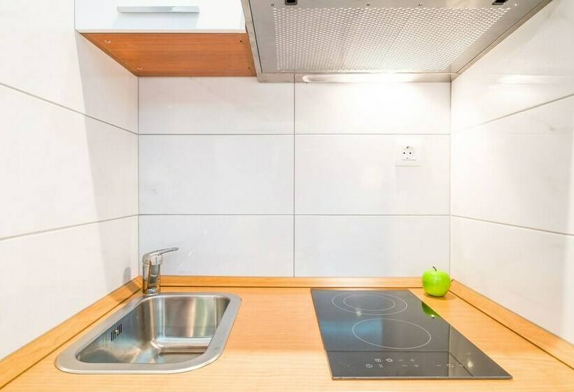 クラシックスタジオ, Serenity Split Apartments