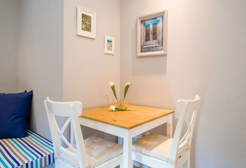 デラックススタジオ, Serenity Split Apartments