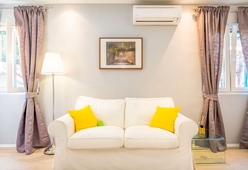 デラックススタジオ, Serenity Split Apartments