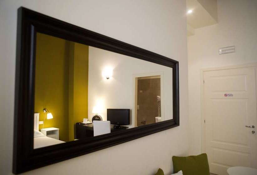اتاق استاندارد سه نفره, B&b Suite Paciotti