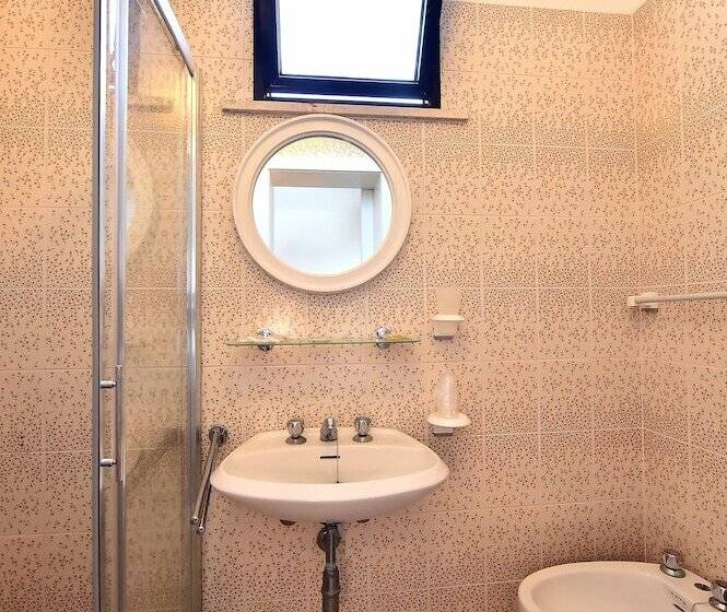 Economy Triple Room, Doria