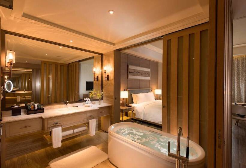 Стандартный Номер Кровать Кинг, Hilton Yuxi Fuxian Lake