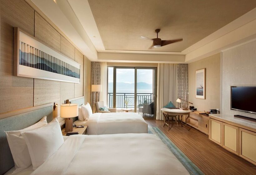 Номер Executive, Hilton Yuxi Fuxian Lake