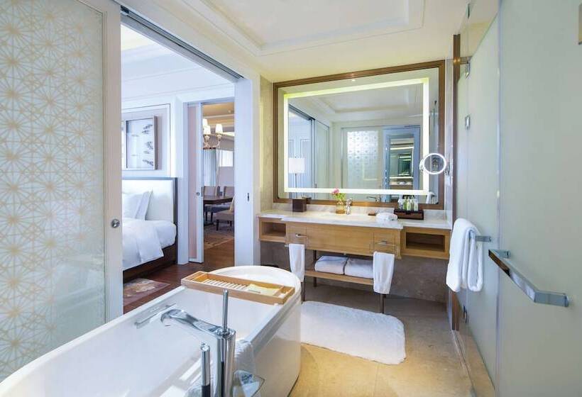 디럭스 스위트, Hilton Yuxi Fuxian Lake