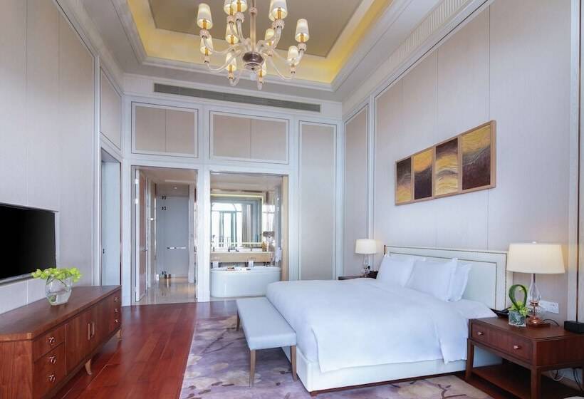 Люкс Премиум, Hilton Yuxi Fuxian Lake