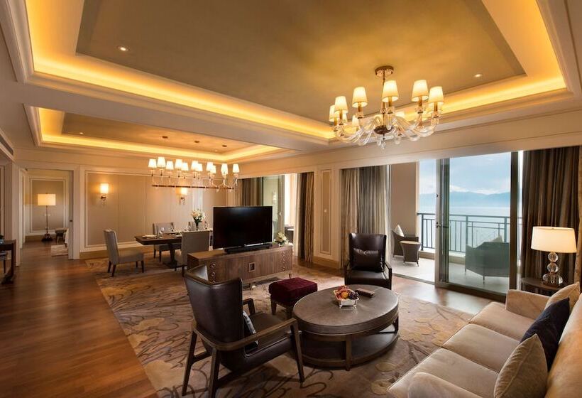 Люкс Повышенной Комфортности, Hilton Yuxi Fuxian Lake