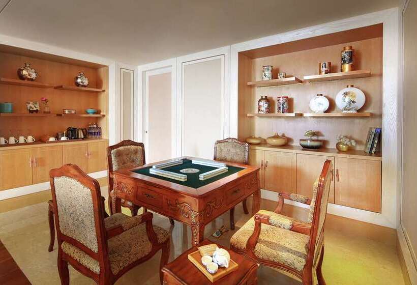 Номер Deluxe, Hilton Yuxi Fuxian Lake