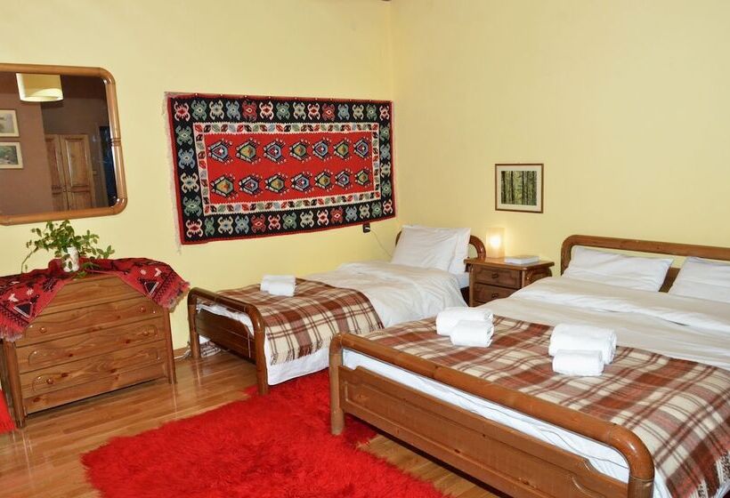 Family Suite, To Balkoni Tis Agorianis