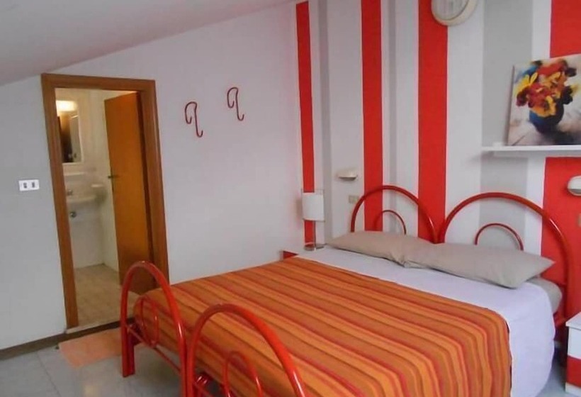 اتاق استاندارد چهار تخته, Villa Dei Platani
