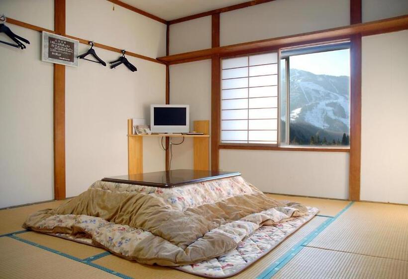 Номер Economy с общей ванной комнатой, Family House Akashiya
