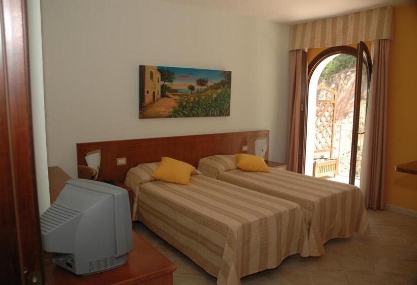 اتاق استاندارد با بالکن, Agriturismo L'arca Di Anna Brambilla