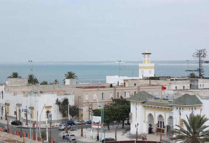 高级大房间, La Place