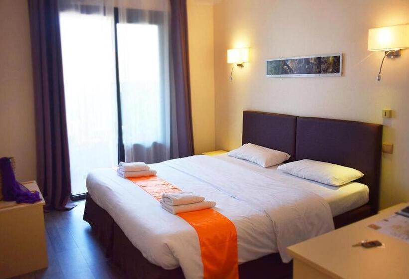Quarto Estandar com Sacada, Logis Hôtel Restaurant Le Top Du Roulier