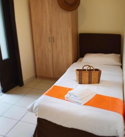 Quarto Estandar para Deficientes Físicos, Logis Hôtel Restaurant Le Top Du Roulier
