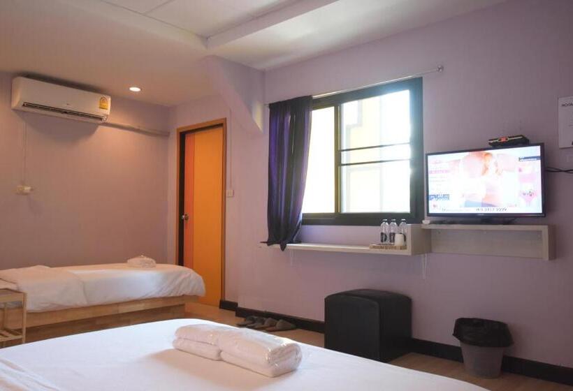 Quarto Triplo Estandar, Room@vipa