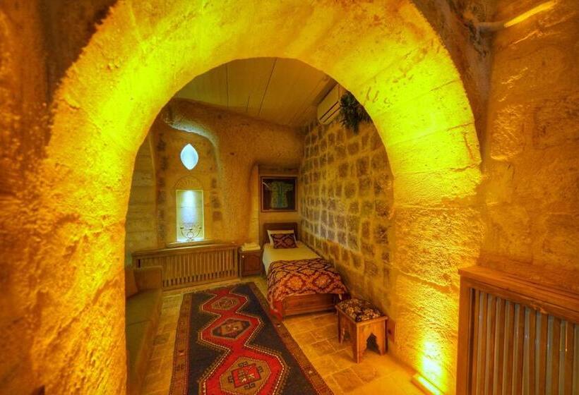스위트 킹사이즈 침대, Takaev Cave House