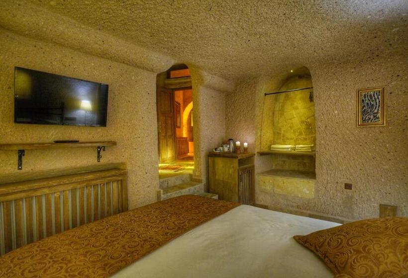 패밀리 스위트, Takaev Cave House