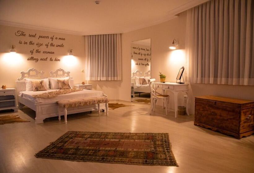 Chambre Deluxe, Teddy Alaçatı