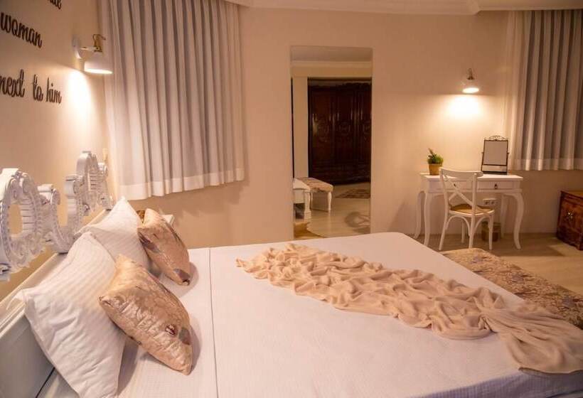 Chambre Deluxe, Teddy Alaçatı