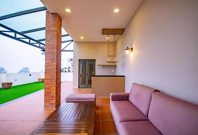 اتاق پنت هاوس, Nova Highlands
