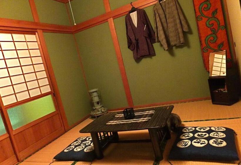Кровать в Общей Комнате, Aoshima Guesthouse Hooju
