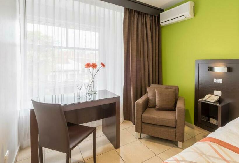 이그제큐티브 스위트, Residence Inn Suites Cristina