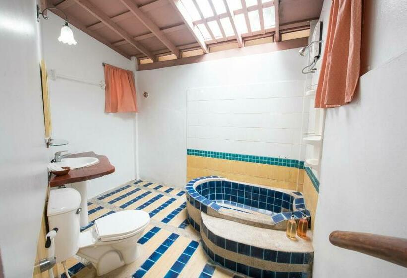 غرفة ديلوكس مطلة على حمام السباحة, Sairee Seaview Koh Tao   Hostel