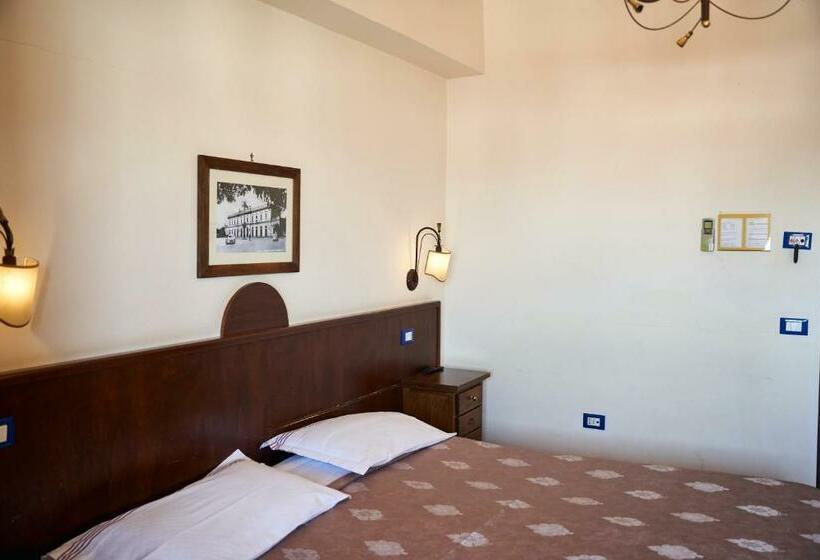Standard Room, Max