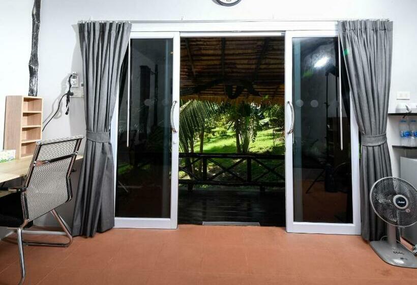 بانگلوی لوکس, Shiralea Backpackers Resort