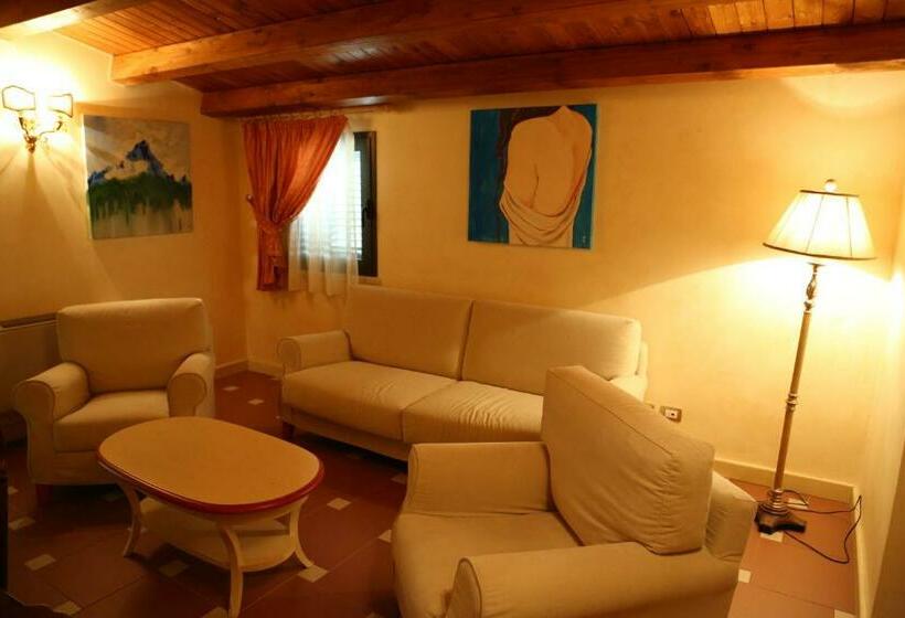 سوییت جونیور با بالکن, Agriturismo Monticelli