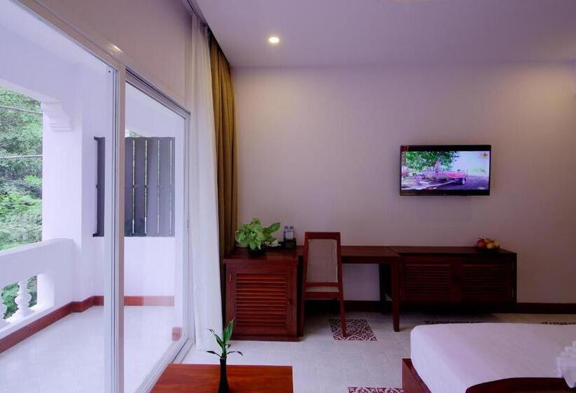 اتاق لوکس با چشم‌انداز شهر, Shadow Angkor Residence