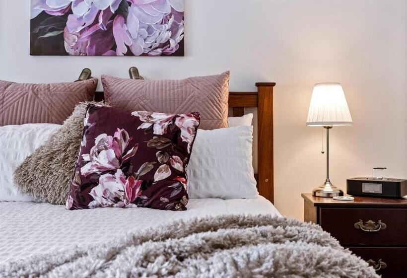 Номер Стандарт Трехместный, The Noble Grape Guesthouse