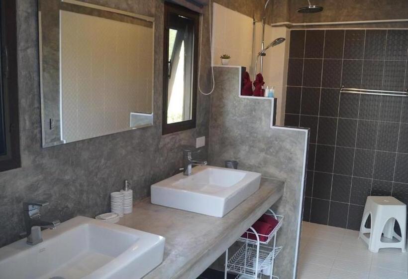 بانگلوی لوکس, Baan Chai Thung Resort