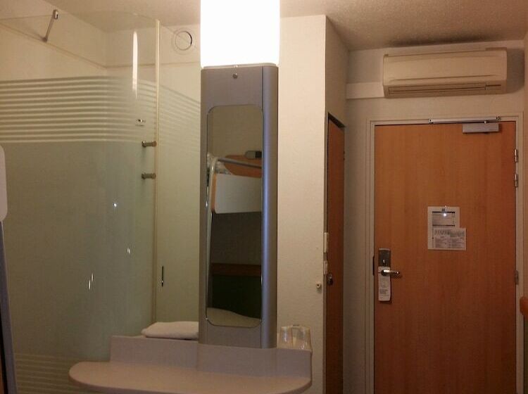 Номер Стандарт Трехместный, Ibis Budget Saintmaximin