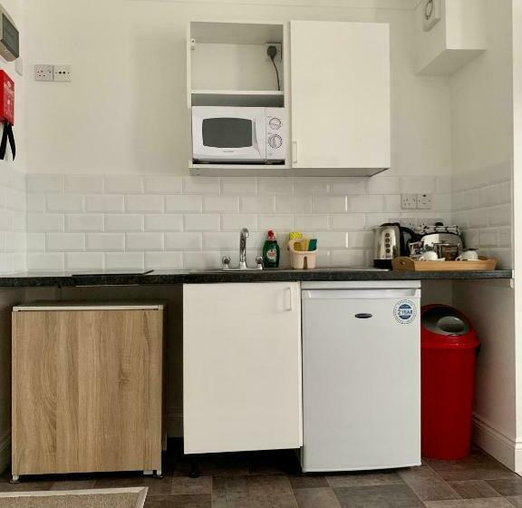 Номер Стандарт, Sarum Apart
